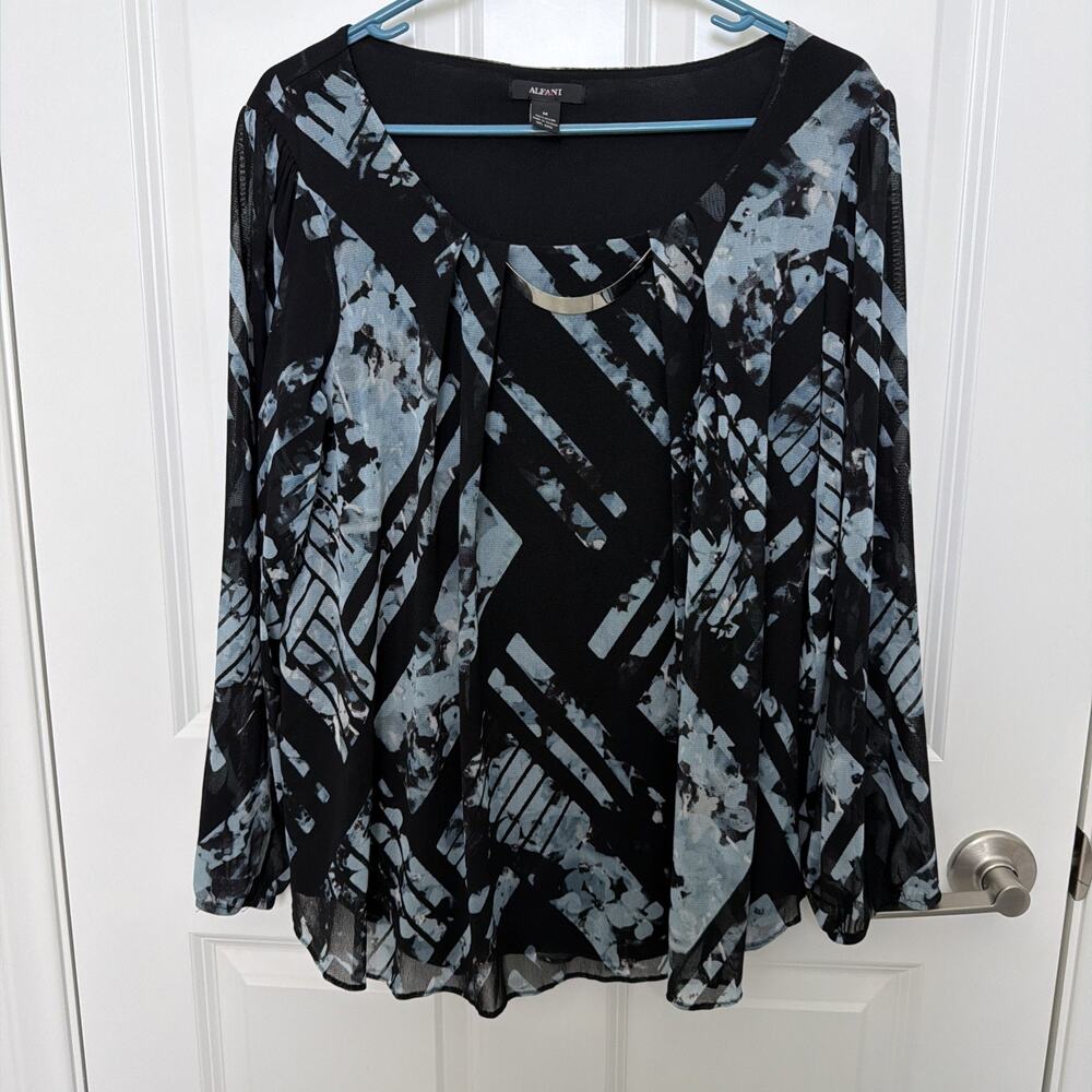 Alfani Women's Knit Top Size M Long Sleeve Multicolored Round Neck Metallic Bar